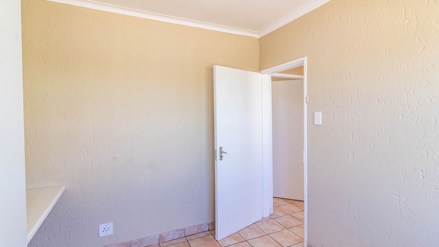 2 Bedroom Property for Sale in Mondeor Gauteng
