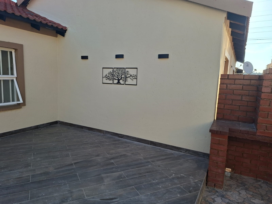 To Let 2 Bedroom Property for Rent in Mondeor Gauteng