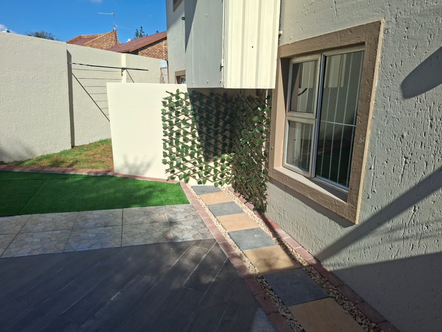 To Let 2 Bedroom Property for Rent in Ormonde Gauteng