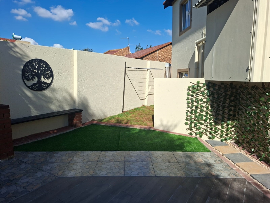 To Let 2 Bedroom Property for Rent in Ormonde Gauteng
