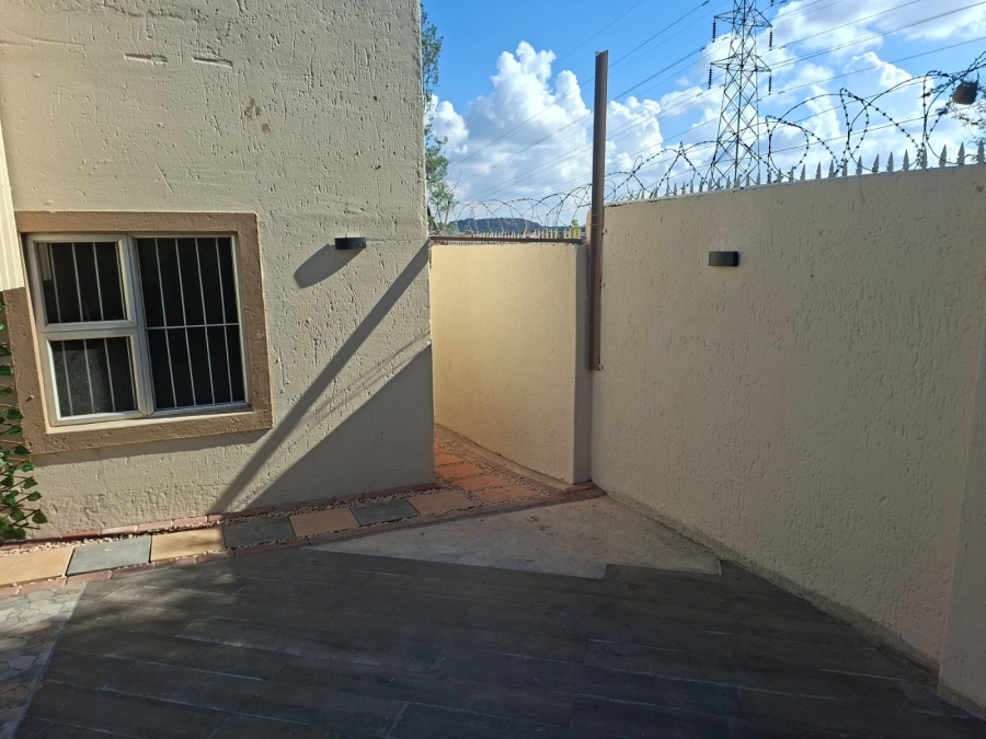 To Let 2 Bedroom Property for Rent in Ormonde Gauteng