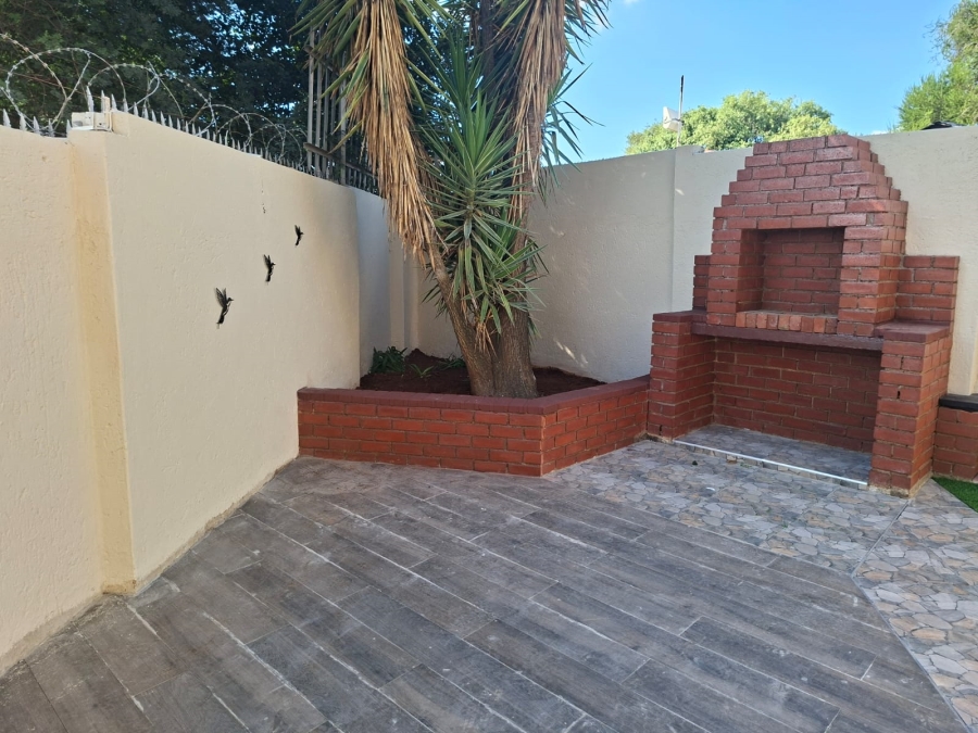 To Let 2 Bedroom Property for Rent in Ormonde Gauteng