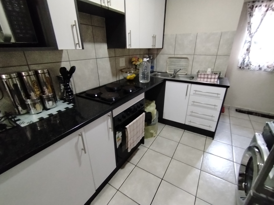 To Let 3 Bedroom Property for Rent in Cloverdene Gauteng