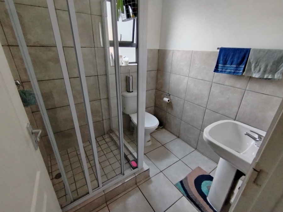 To Let 3 Bedroom Property for Rent in Cloverdene Gauteng