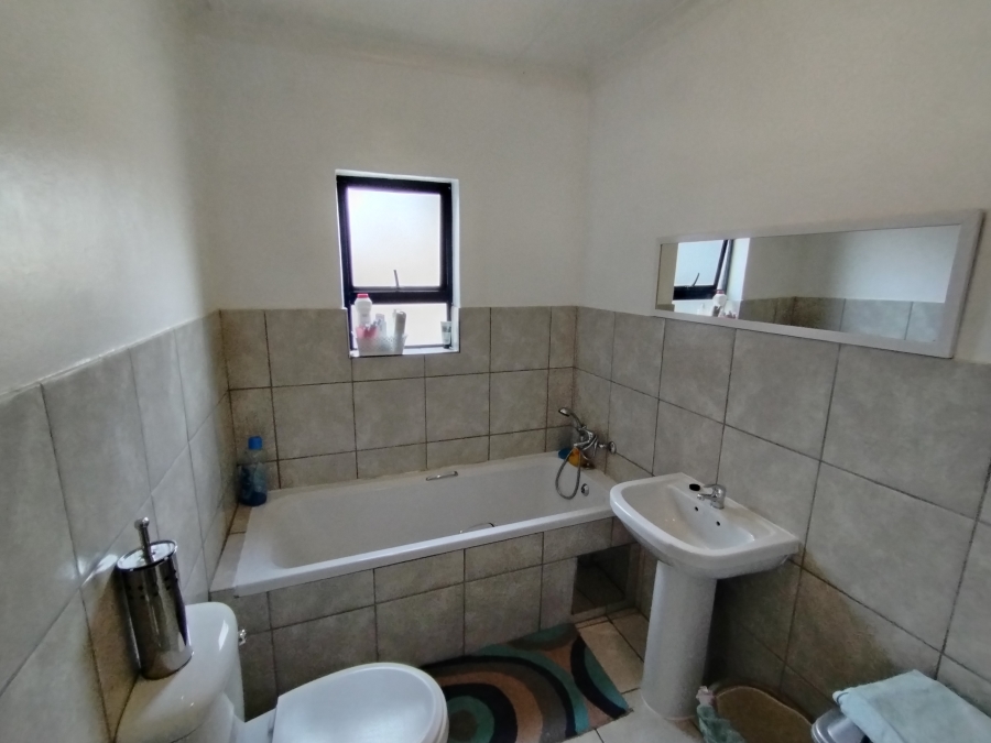To Let 3 Bedroom Property for Rent in Cloverdene Gauteng