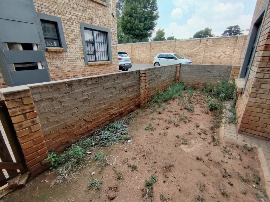 To Let 3 Bedroom Property for Rent in Cloverdene Gauteng