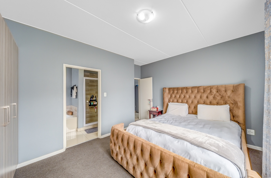 2 Bedroom Property for Sale in Blue Hills Gauteng