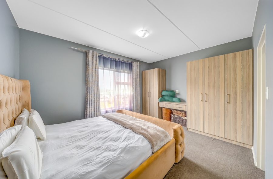 2 Bedroom Property for Sale in Blue Hills Gauteng