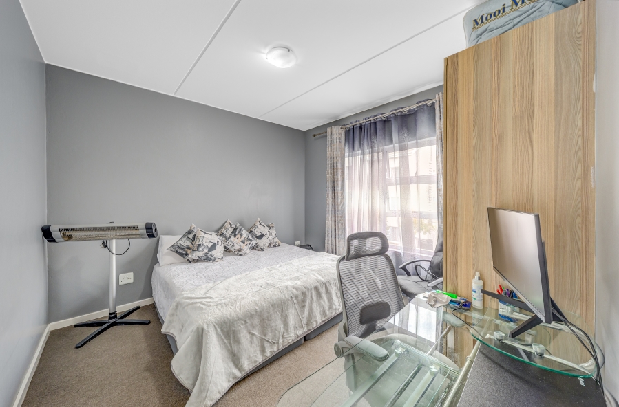 2 Bedroom Property for Sale in Blue Hills Gauteng