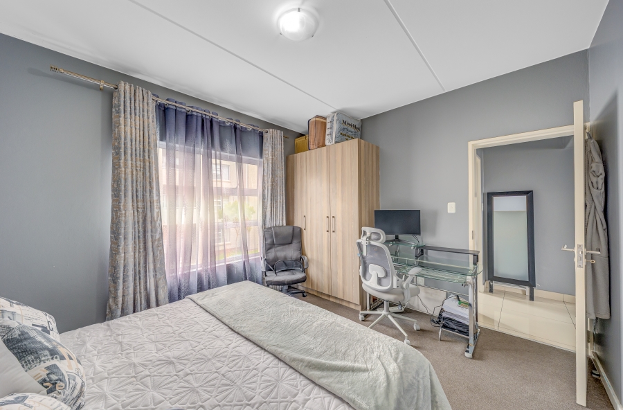 2 Bedroom Property for Sale in Blue Hills Gauteng