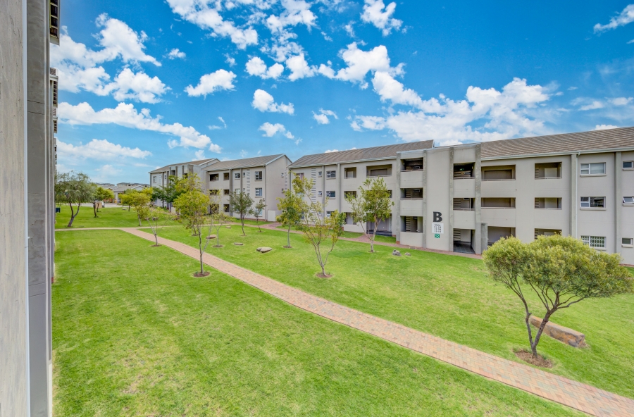 2 Bedroom Property for Sale in Blue Hills Gauteng