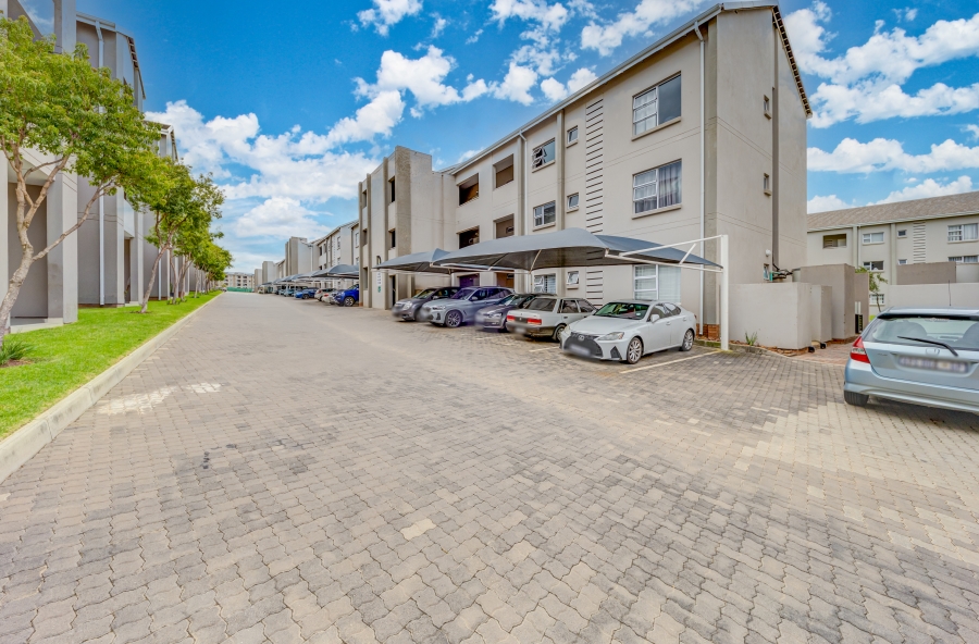 2 Bedroom Property for Sale in Blue Hills Gauteng