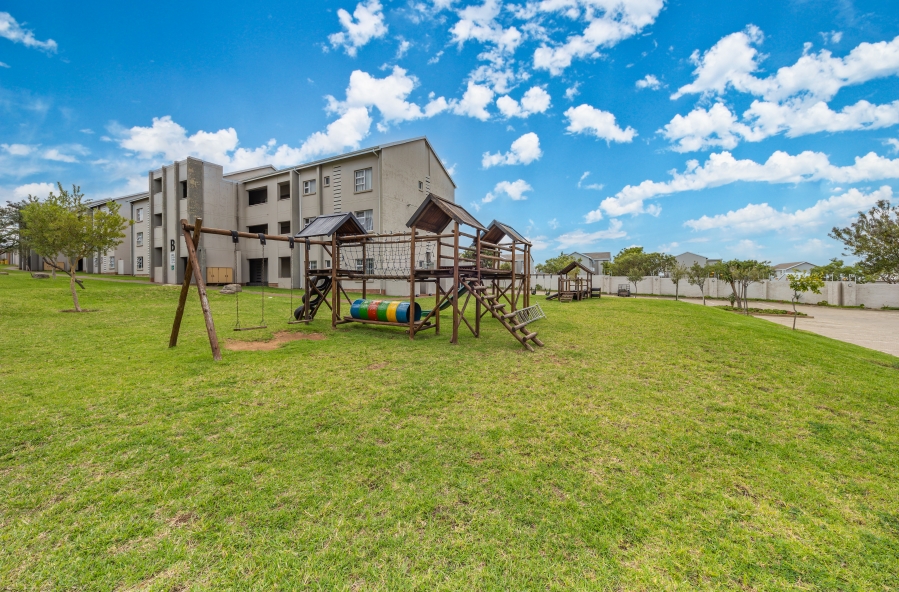 2 Bedroom Property for Sale in Blue Hills Gauteng