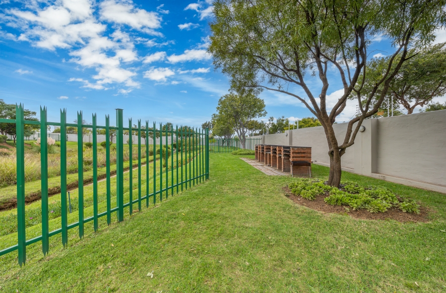 2 Bedroom Property for Sale in Blue Hills Gauteng