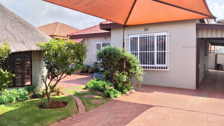 3 Bedroom Property for Sale in Eike Park Gauteng