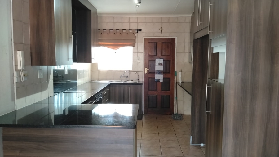 3 Bedroom Property for Sale in Eike Park Gauteng