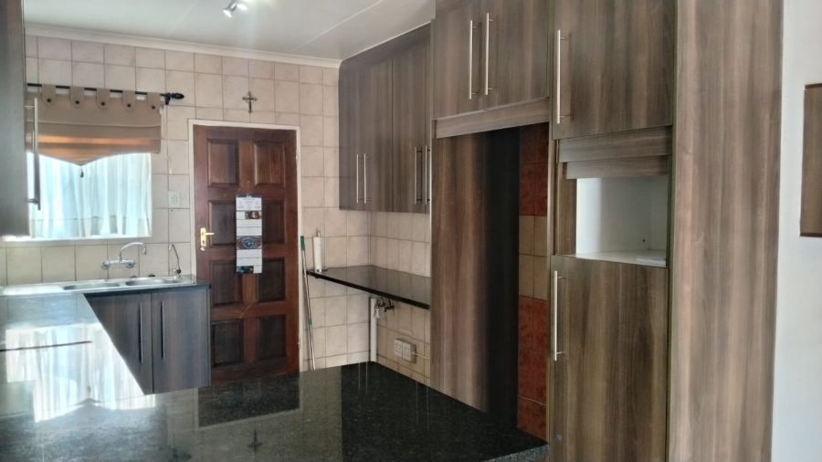 3 Bedroom Property for Sale in Eike Park Gauteng