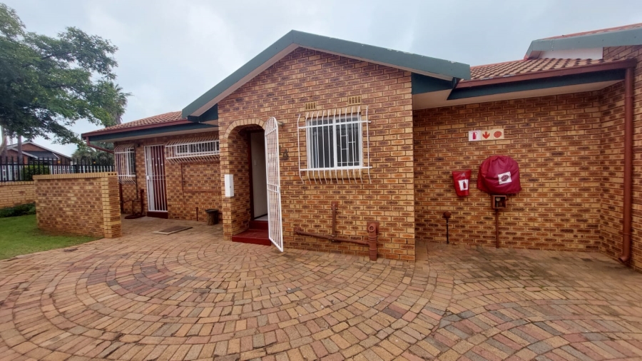2 Bedroom Property for Sale in Randpoort Gauteng