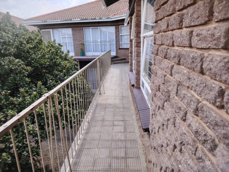 2 Bedroom Property for Sale in Greenhills Gauteng