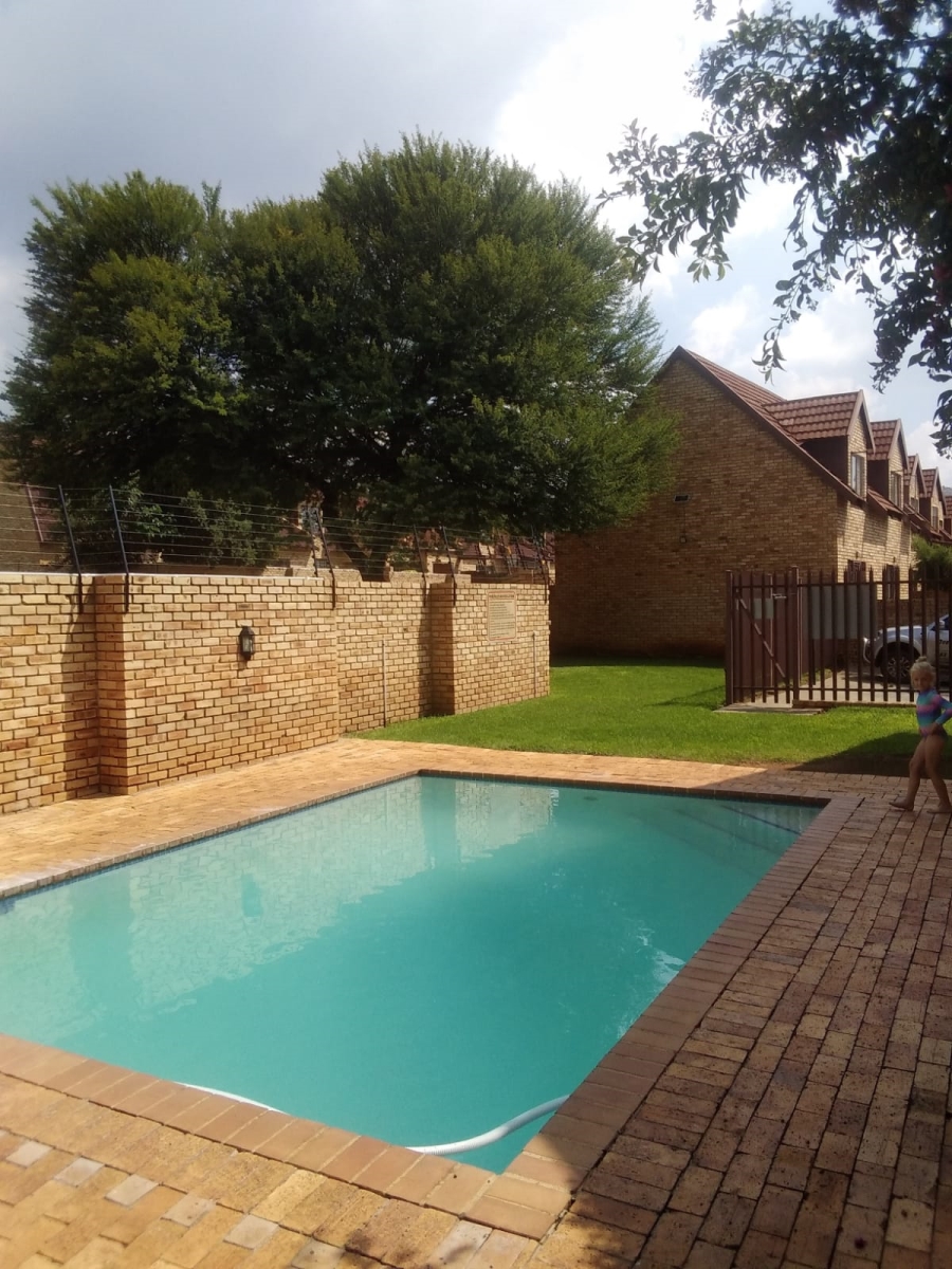 To Let 3 Bedroom Property for Rent in Willowbrook Gauteng