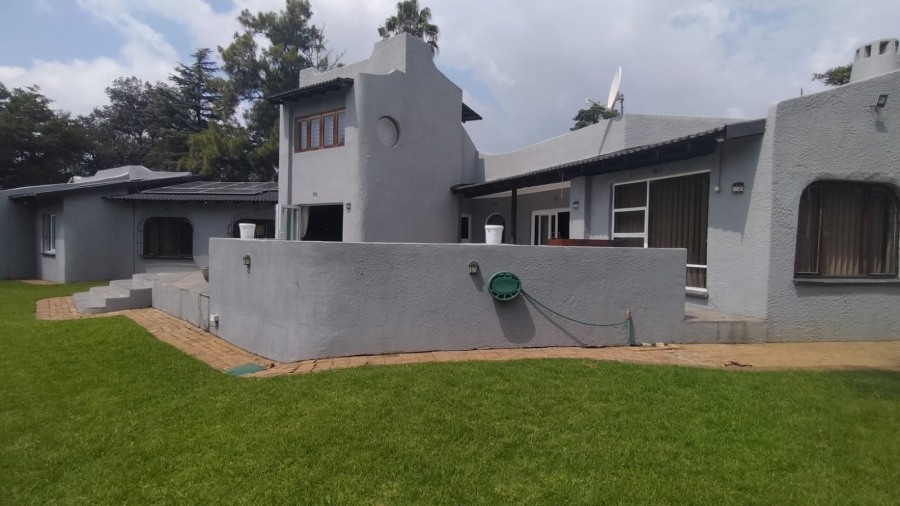 5 Bedroom Property for Sale in Loumarina A H Gauteng