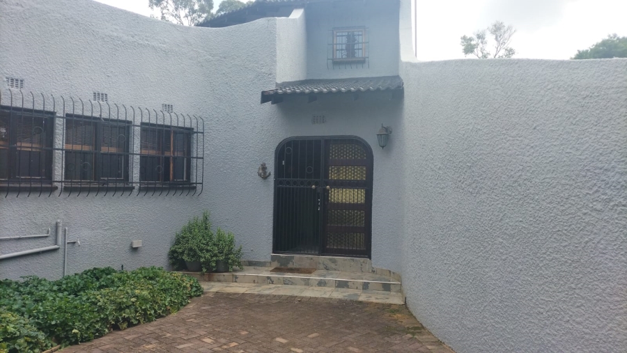 5 Bedroom Property for Sale in Loumarina A H Gauteng