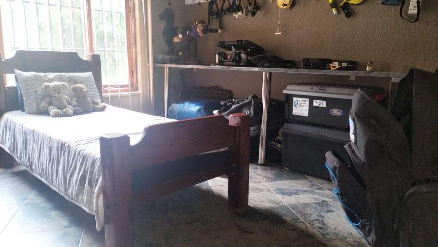 5 Bedroom Property for Sale in Loumarina A H Gauteng