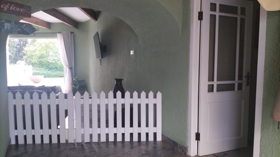 5 Bedroom Property for Sale in Loumarina A H Gauteng