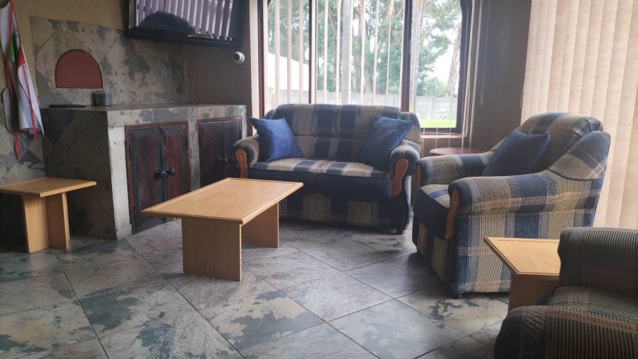 5 Bedroom Property for Sale in Loumarina A H Gauteng