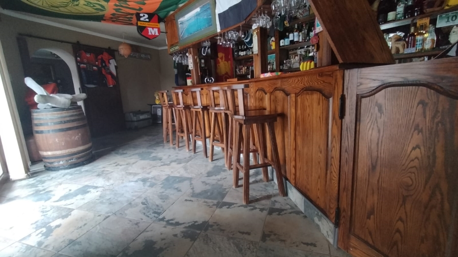 5 Bedroom Property for Sale in Loumarina A H Gauteng