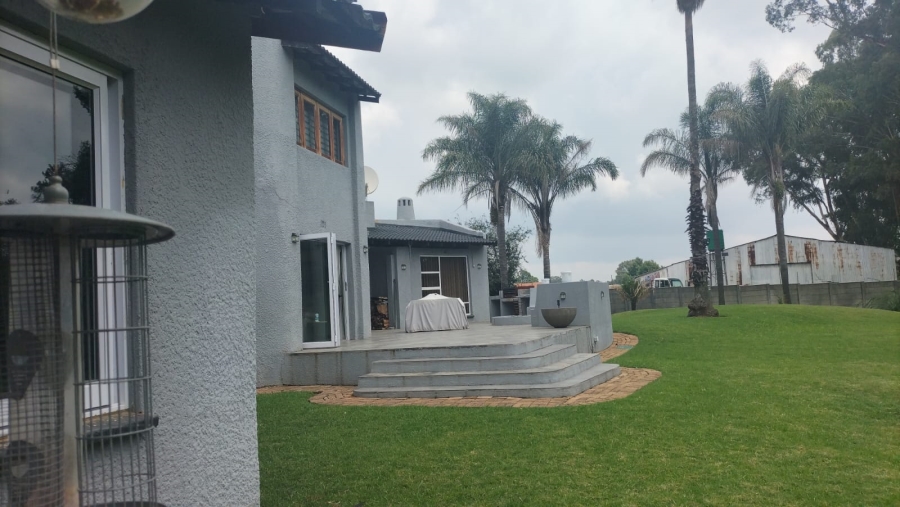5 Bedroom Property for Sale in Loumarina A H Gauteng