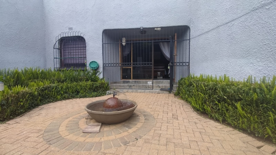 5 Bedroom Property for Sale in Loumarina A H Gauteng