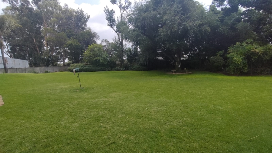 5 Bedroom Property for Sale in Loumarina A H Gauteng