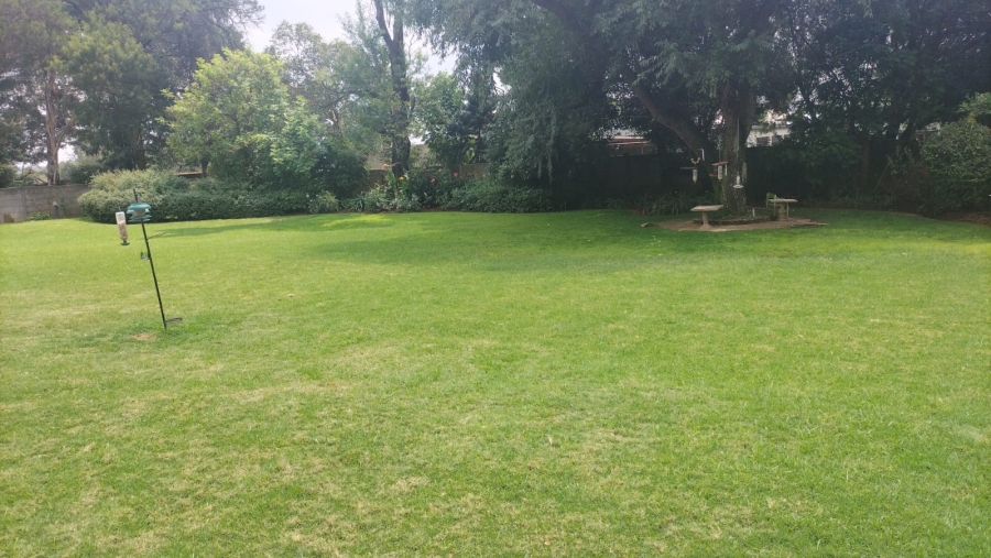 5 Bedroom Property for Sale in Loumarina A H Gauteng
