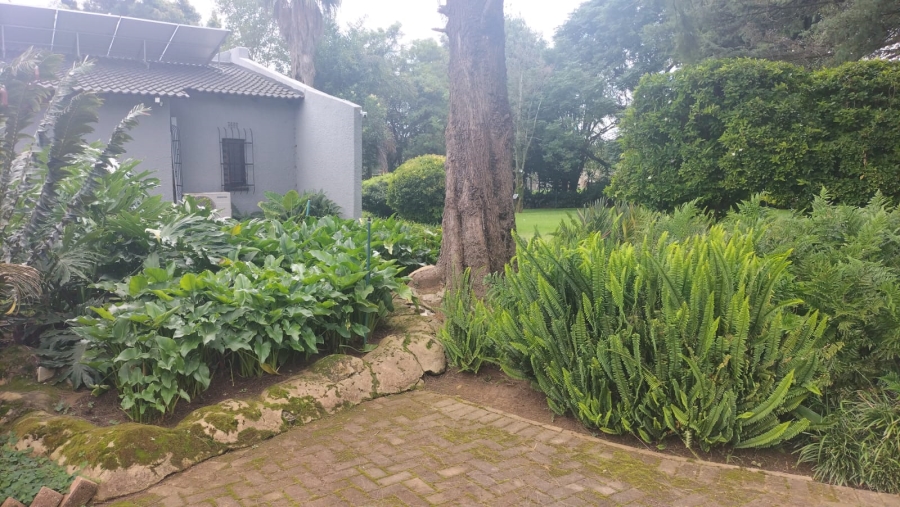 5 Bedroom Property for Sale in Loumarina A H Gauteng