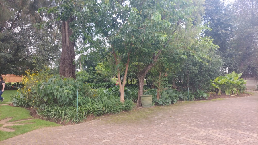 5 Bedroom Property for Sale in Loumarina A H Gauteng