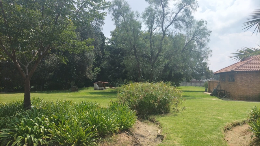 5 Bedroom Property for Sale in Loumarina A H Gauteng