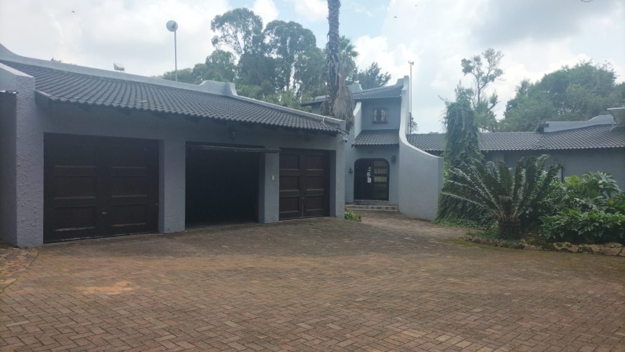 5 Bedroom Property for Sale in Loumarina A H Gauteng