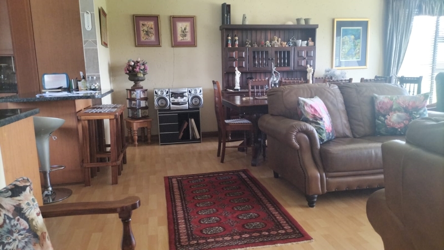 5 Bedroom Property for Sale in Loumarina A H Gauteng