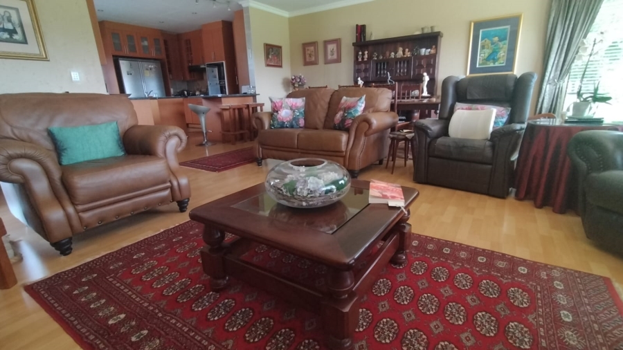 5 Bedroom Property for Sale in Loumarina A H Gauteng