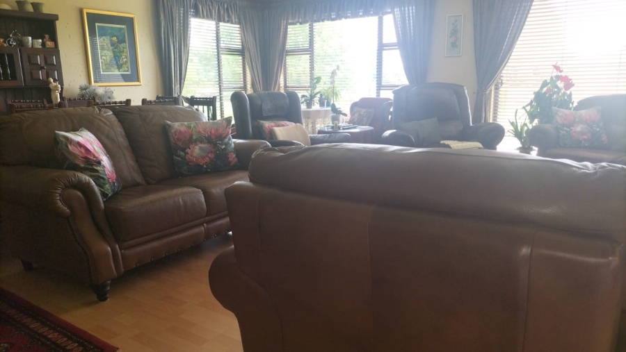 5 Bedroom Property for Sale in Loumarina A H Gauteng