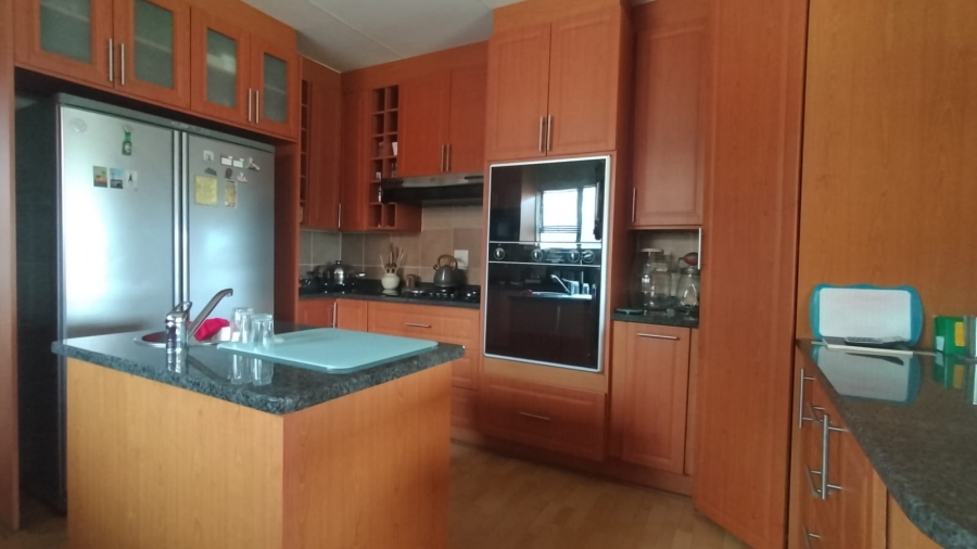 5 Bedroom Property for Sale in Loumarina A H Gauteng