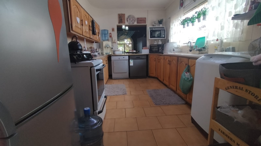 5 Bedroom Property for Sale in Loumarina A H Gauteng