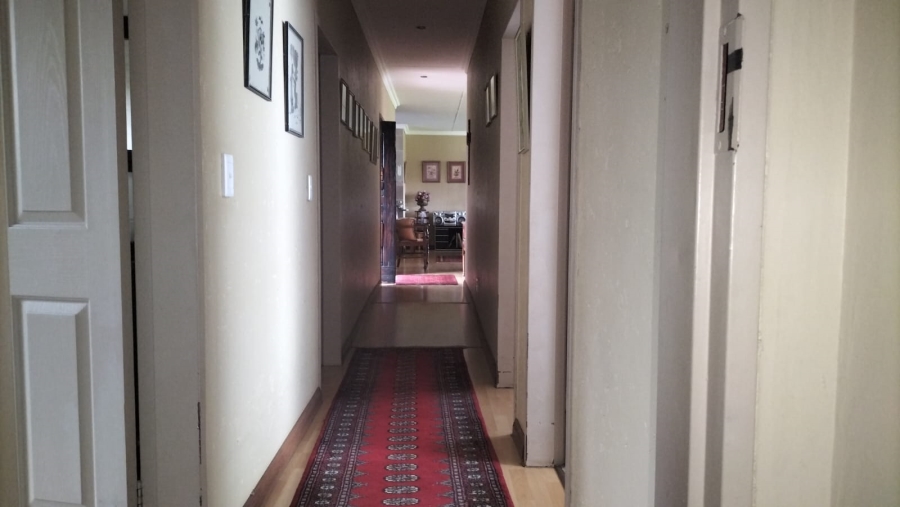 5 Bedroom Property for Sale in Loumarina A H Gauteng