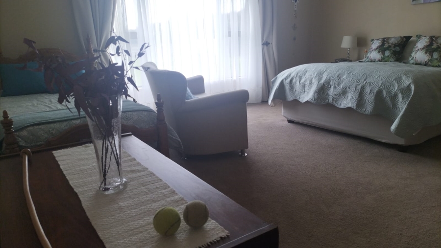 5 Bedroom Property for Sale in Loumarina A H Gauteng