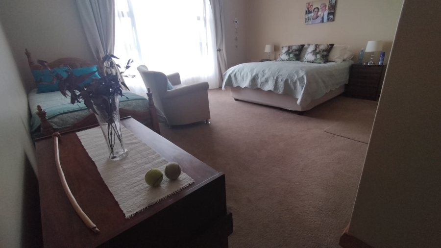 5 Bedroom Property for Sale in Loumarina A H Gauteng