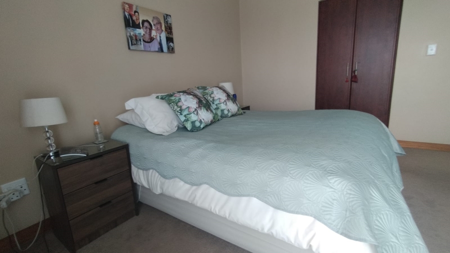 5 Bedroom Property for Sale in Loumarina A H Gauteng