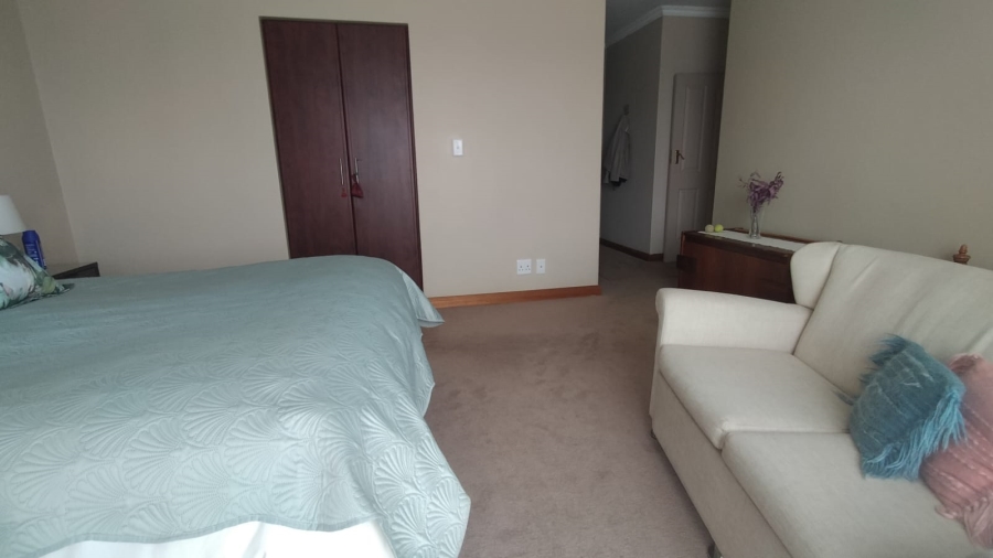 5 Bedroom Property for Sale in Loumarina A H Gauteng