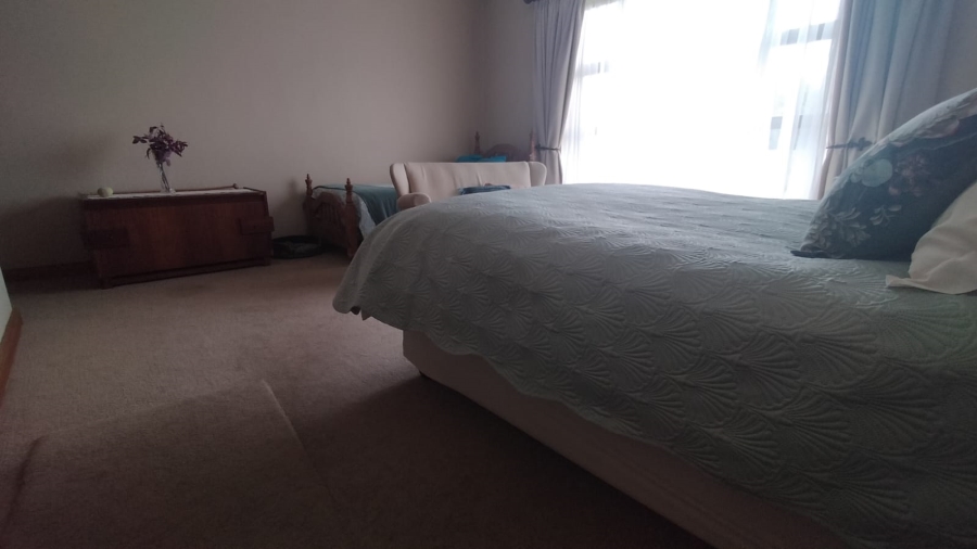 5 Bedroom Property for Sale in Loumarina A H Gauteng