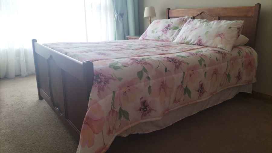 5 Bedroom Property for Sale in Loumarina A H Gauteng